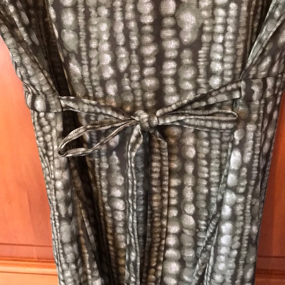 Nine & Co Large lightweight top with tie back. - Picture 5 of 5